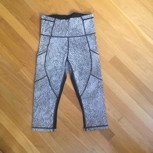 Lululemon Outrun Crop Sz 4 Black White Jacquard